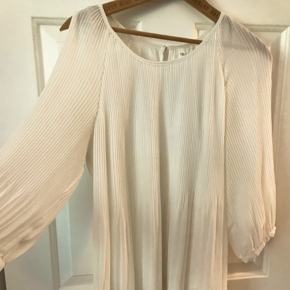 White 3/4 sleeve dress shirt.